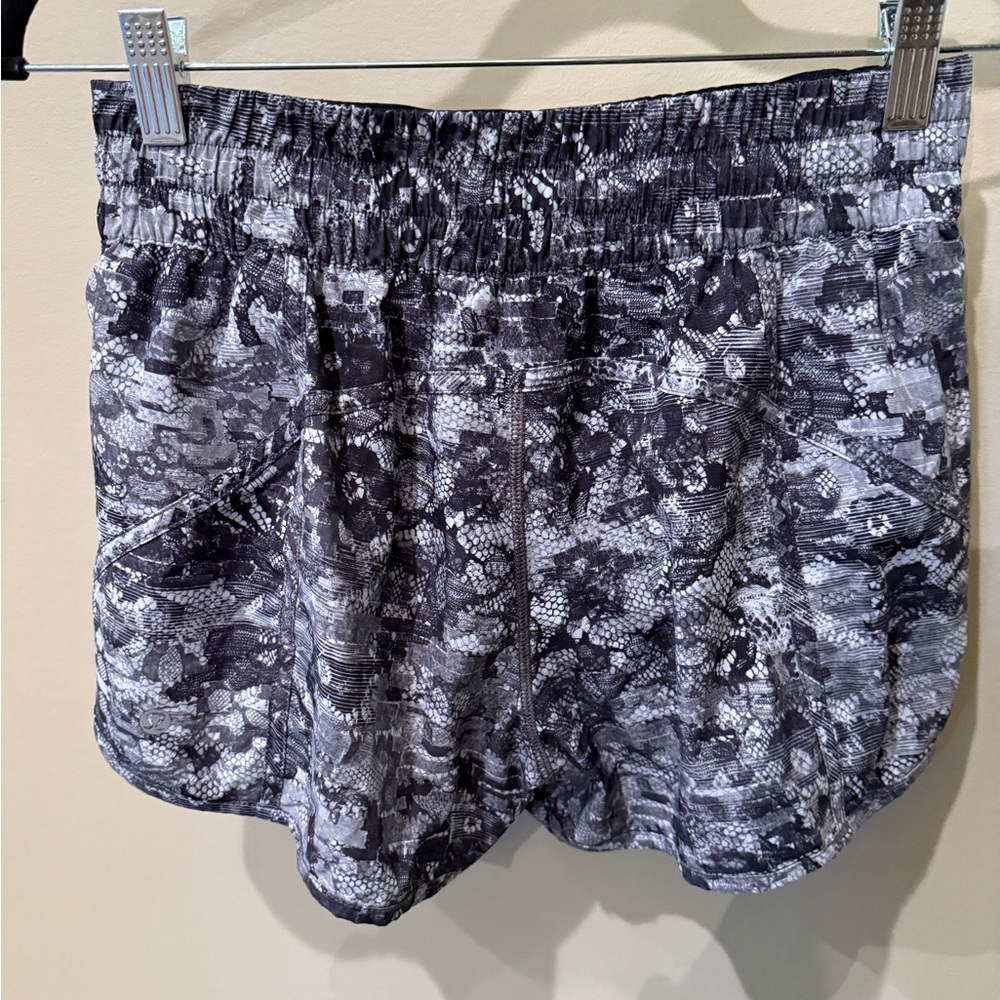 Lululemon 4” Hotty Hot Low-Rise shorts